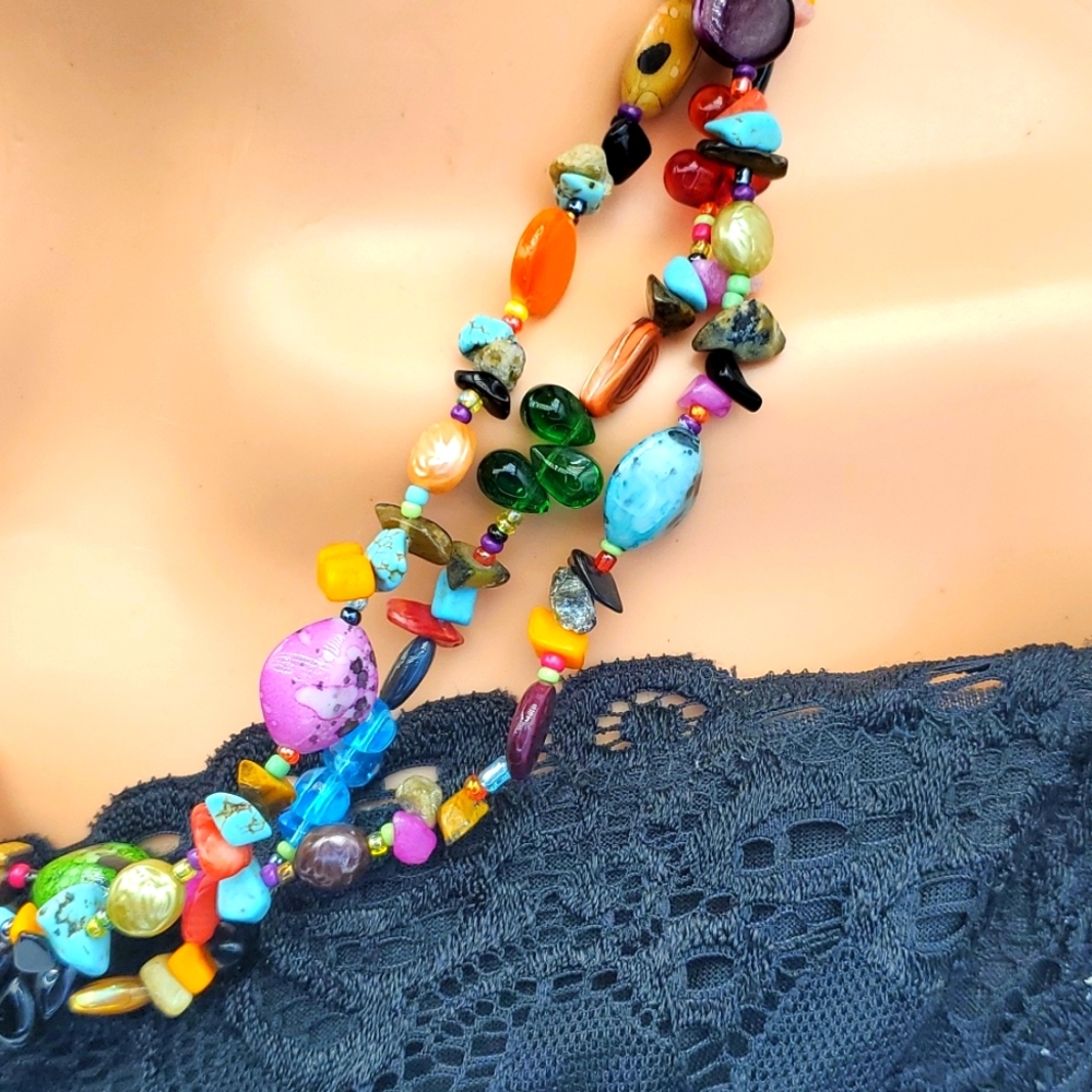 BEAUTIFUL Glass & Beads Necklace - Picture 3 of 8